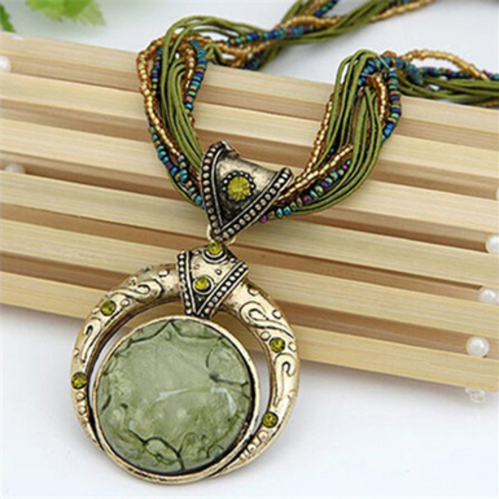 Retro Multilayered Pendant Necklace